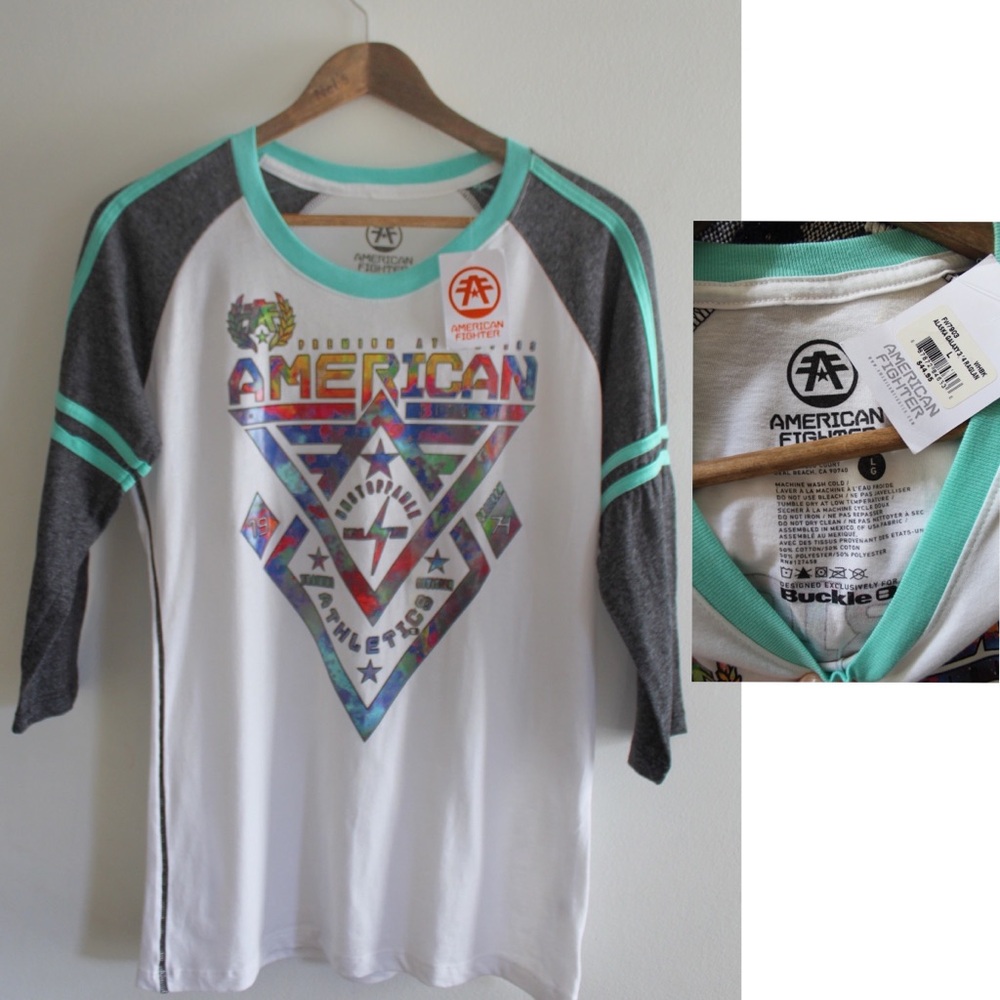 Buckle American Fighter NWT Alaska Galaxy 3/4 Raglan Embossed Technicolor Top L